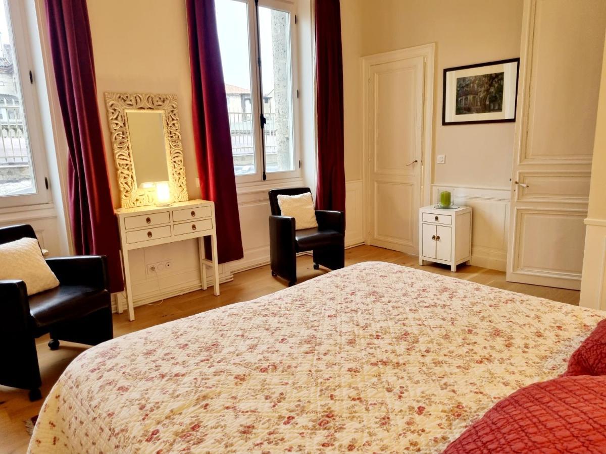 Face A L'Hotel De Ville Grand Et Lumineux Appartement Angouleme Luaran gambar